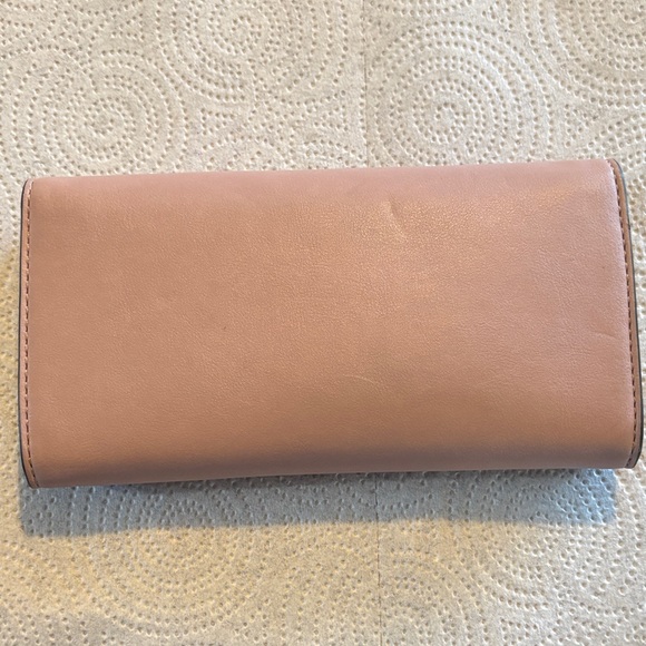 Nine West women's wallet in a light or blush pink shade. - Picture 2 of 6
